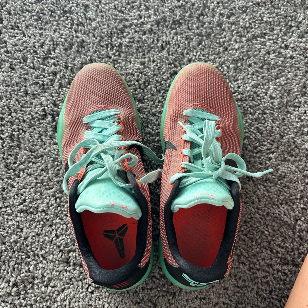 Kobe 10 Easter woman's 8 or youth 7